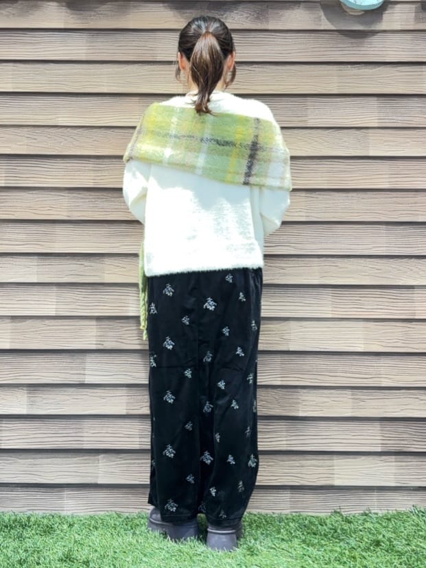 himiさんの「SHOO･LA･RUE｜大人きらめく ふわふわパール調ニット」を使ったコーディネート