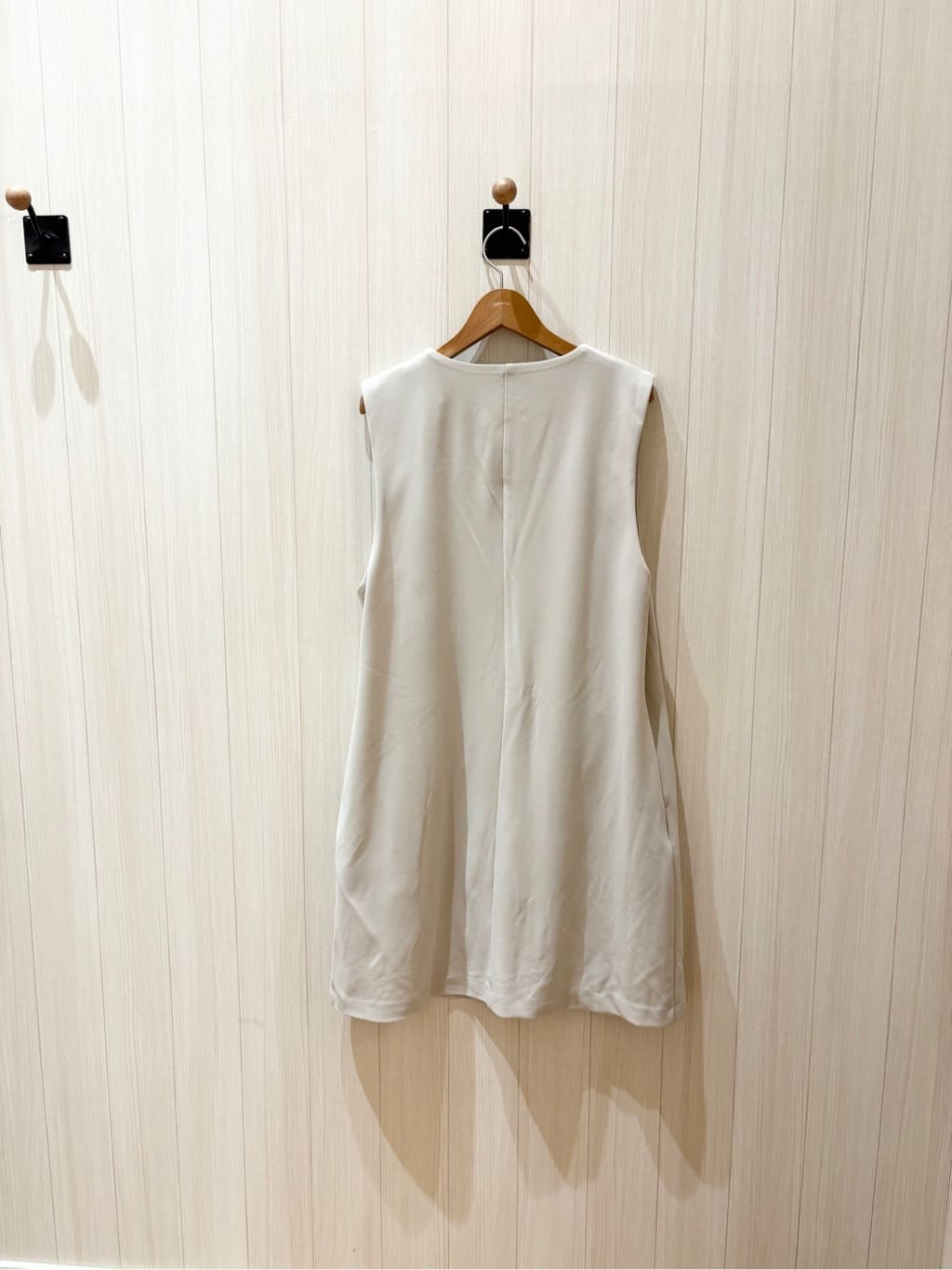みきさんの「SHOO･LA･RUE｜【洗濯機可/セットアップ可/S-3L】きちんと楽に。カットジョーゼット ロングジレ」を使ったコーディネート
