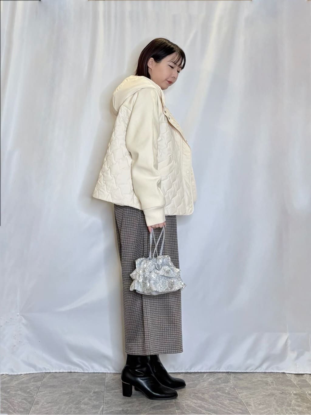 ネリさんの「SHOO･LA･RUE｜【S-LL/洗濯機可】さりげないラメが上品　クルーネックニット」を使ったコーディネート