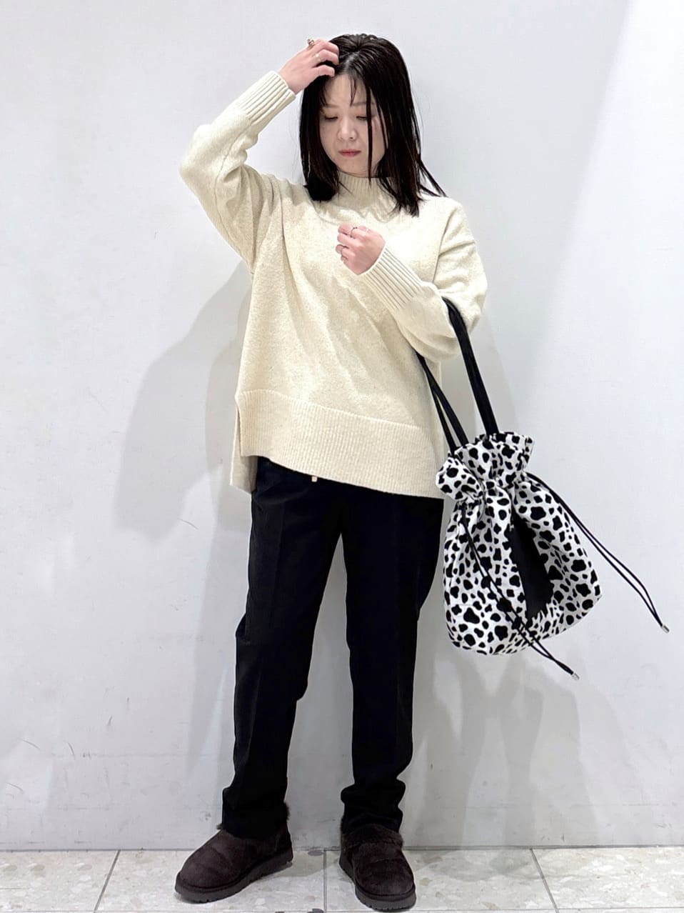 mameさんの「OPAQUE.CLIP｜カシミヤブレンドウールミドルピーコート」を使ったコーディネート