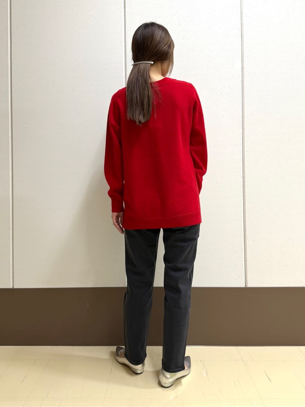 mamiさんの「INDIVI｜【洗える／チュニック丈／カシミヤ混】スリットデザインVネックニット」を使ったコーディネート