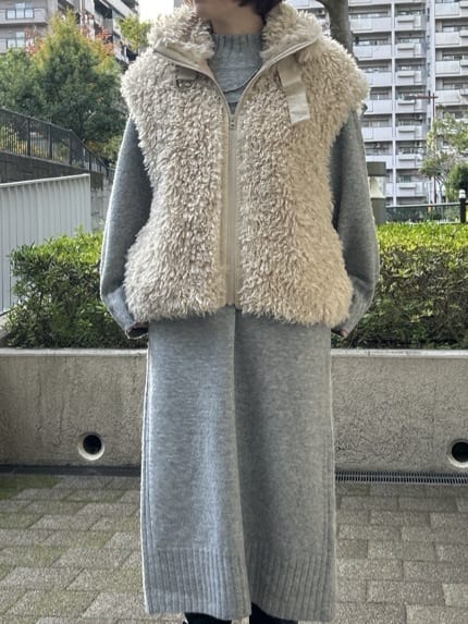 ga_riさんの「THE SHOP TK｜プラスするだけでこなれ見え ボアベスト」を使ったコーディネート