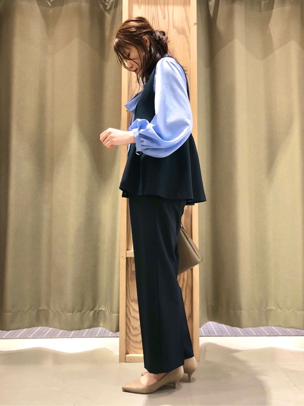 ころさんの「THE SHOP TK｜【通勤・きちんと見えに】ダブルクロス ペプラムジレ/セットアップ可」を使ったコーディネート