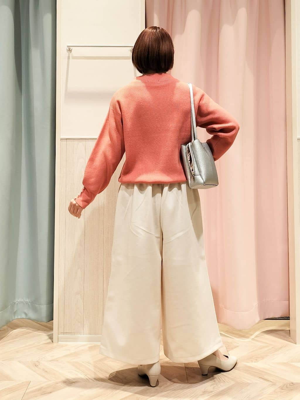 たにゃかんさんの「SHOO･LA･RUE｜【高レビュー】ウエストゴムで穿きやすい　ガウチョパンツ」を使ったコーディネート