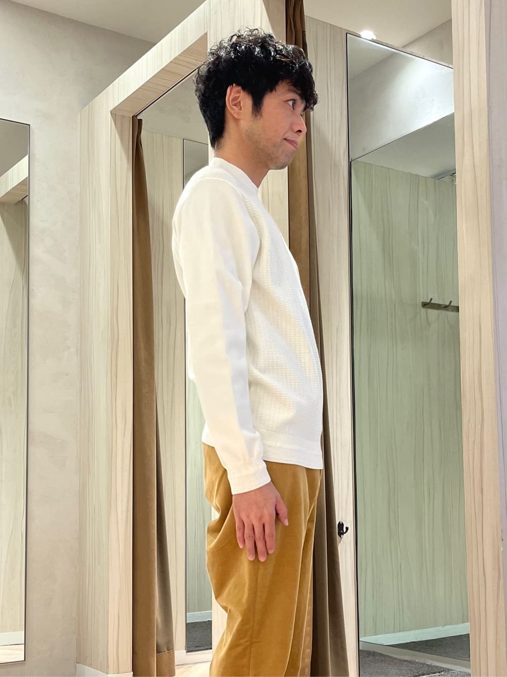 URAさんの「TAKEO KIKUCHI｜アンチピリング ジップアップ ニット」を使ったコーディネート