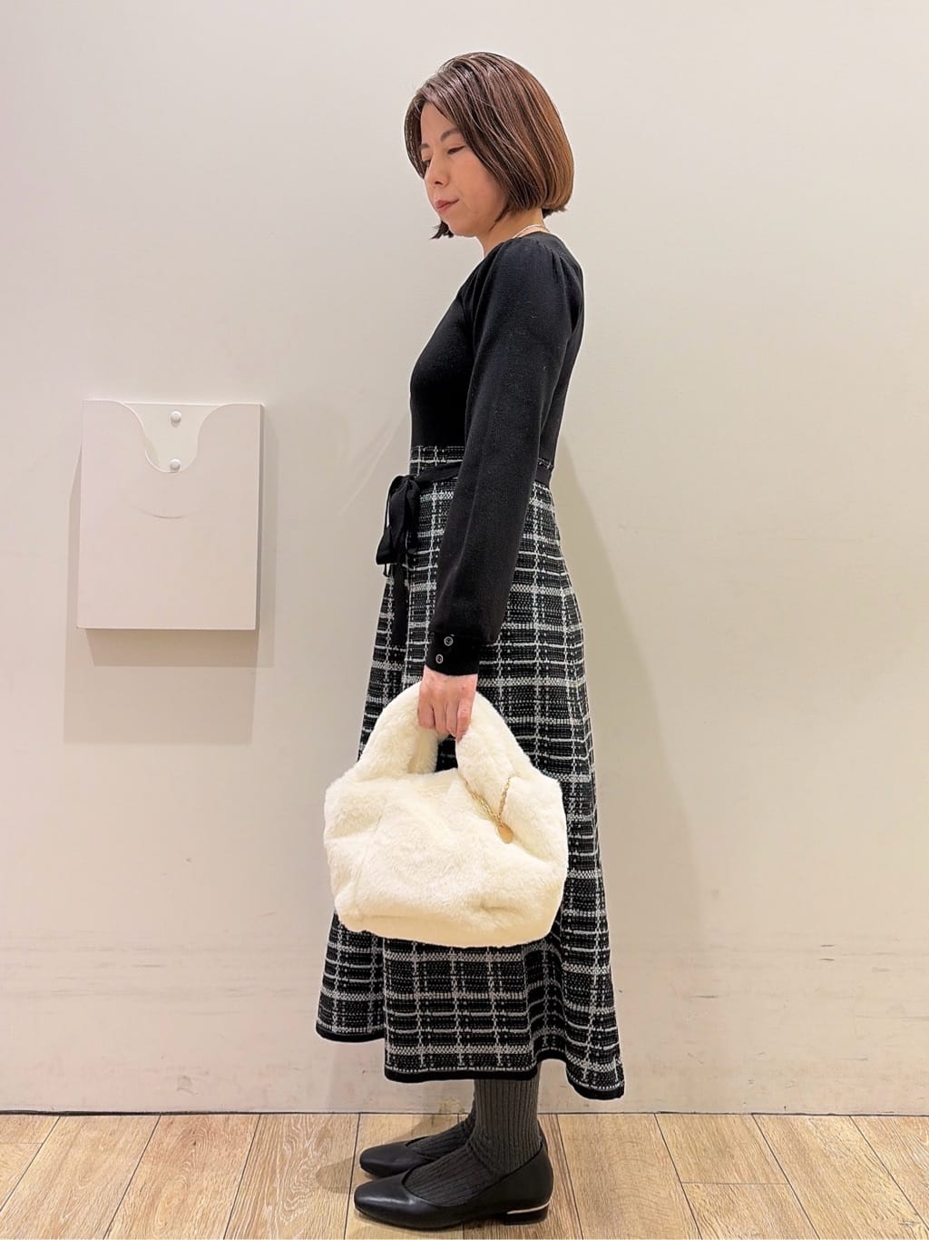 YUKOさんの「index｜チェックラメジャカードニットワンピース」を使ったコーディネート