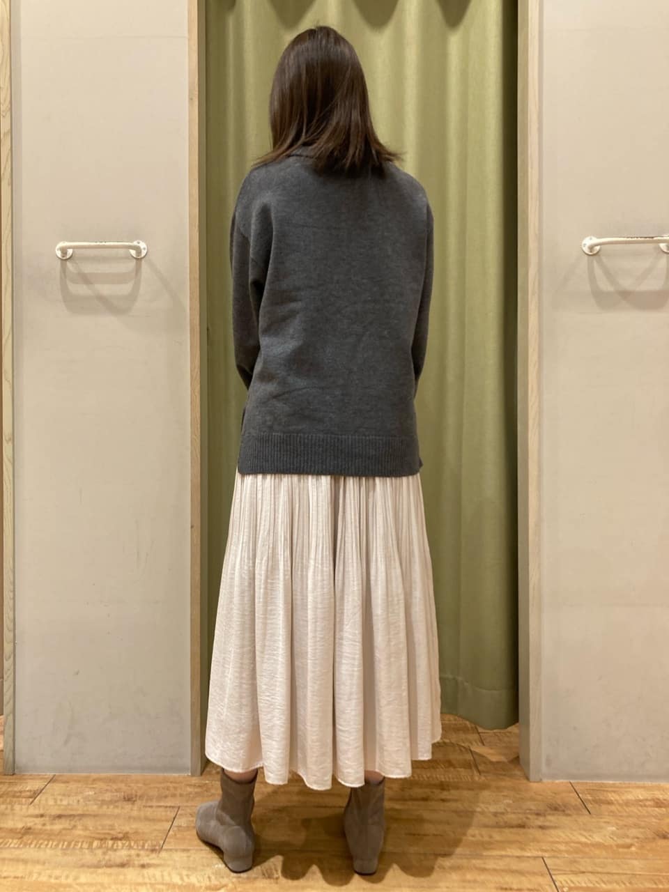 hashiさんの「SHOO･LA･RUE｜【S-LL/洗濯機可】ふわふわがやみつきになる柔らかさ スウェットライクロゴニット」を使ったコーディネート
