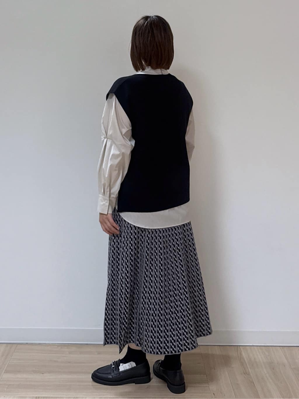 amiさんの「Reflect｜【さらっと一枚で決まる／重ね着にもおすすめ◎】タックスリーブシャツブラウス」を使ったコーディネート