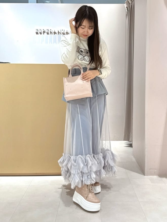 neinaさんの「ESPERANZA｜【EC先行販売】きゅんフィット厚底フラットキルティングスタッズスニーカー」を使ったコーディネート