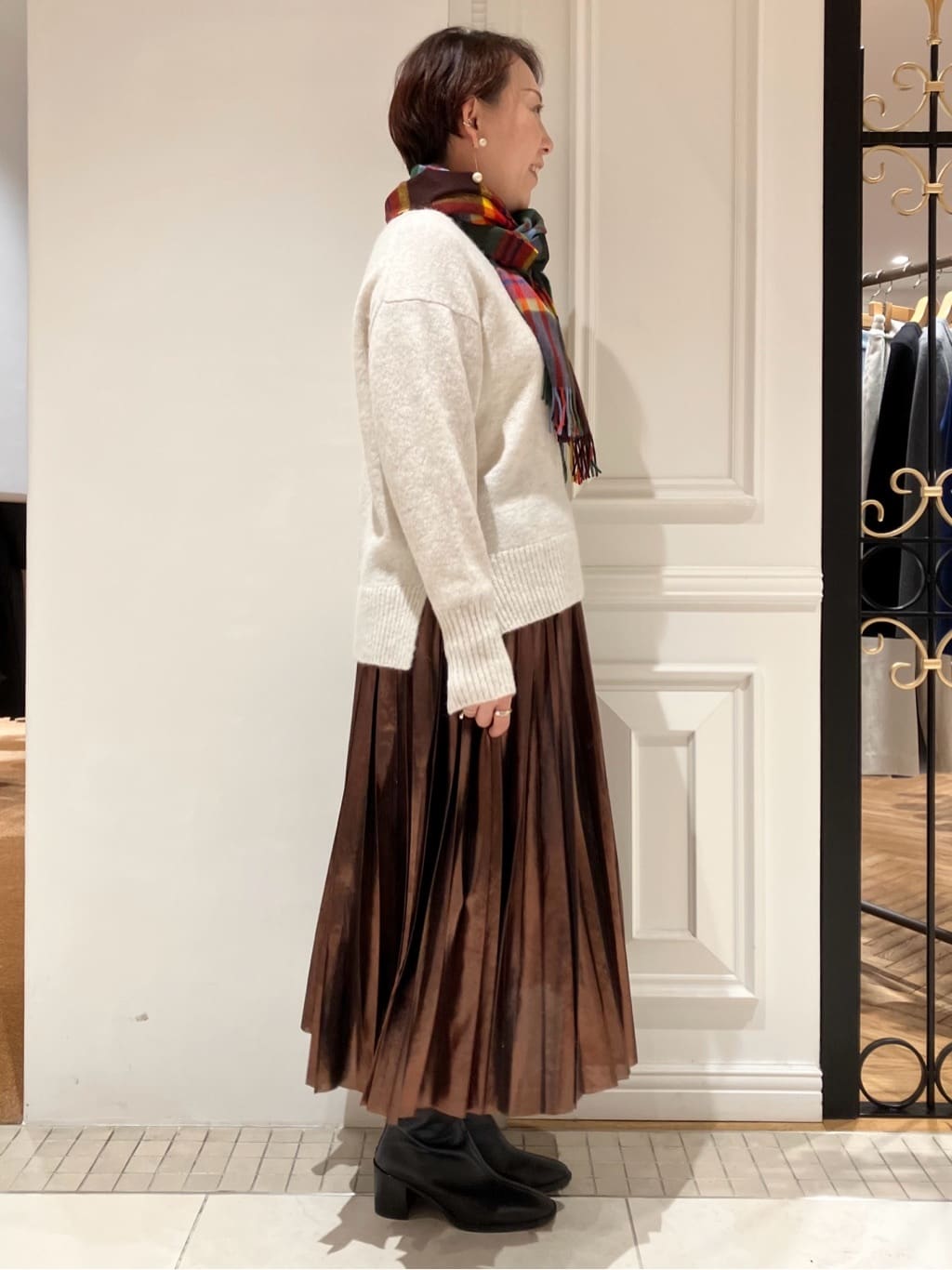 TAJIさんの「DRESSTERIOR｜◆【洗える/ストレッチ性/オンオフ】箔プリントプリーツスカート」を使ったコーディネート