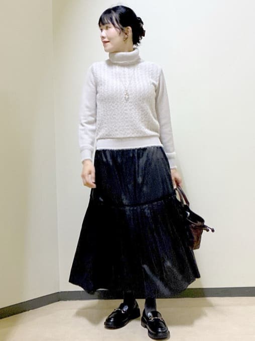  beni_gingerさんの「Reflect｜【ほんのりラメ感◎】ふわふわフェザーヤーンハイネックニット」を使ったコーディネート
