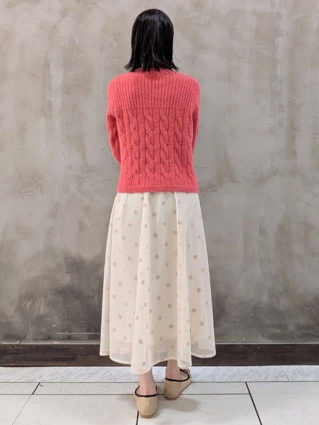 shioさんの「grove｜ふんわり包み込む ケーブルボートネックニット」を使ったコーディネート