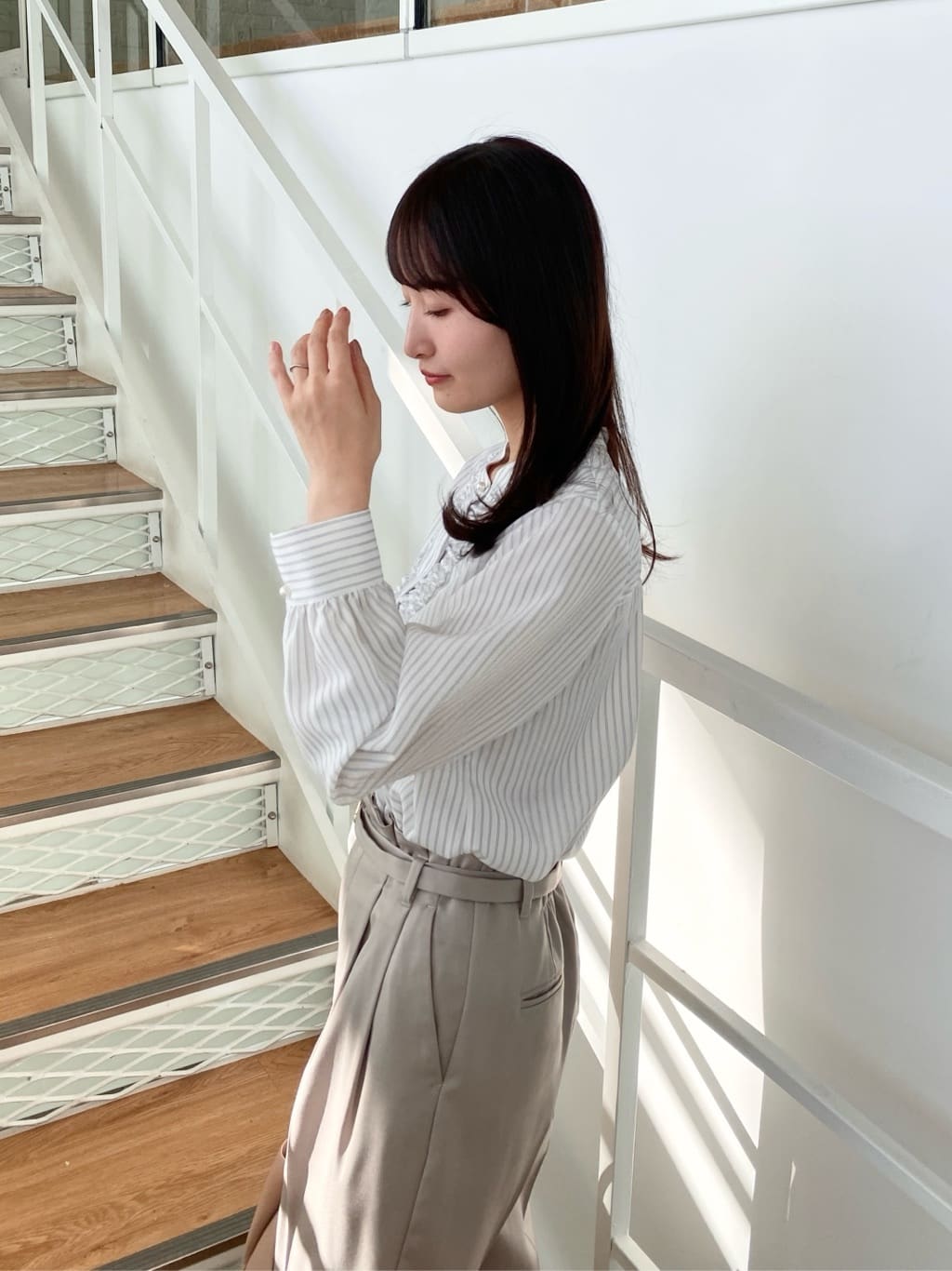 みさかさんの「index｜ベルト付き2タックワイドパンツ【洗濯機OK／ストレッチ／防シワ／イージーアイロン】」を使ったコーディネート