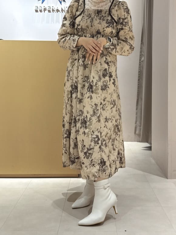 neinaさんの「ESPERANZA｜ジュエルヒールショートブーツ」を使ったコーディネート