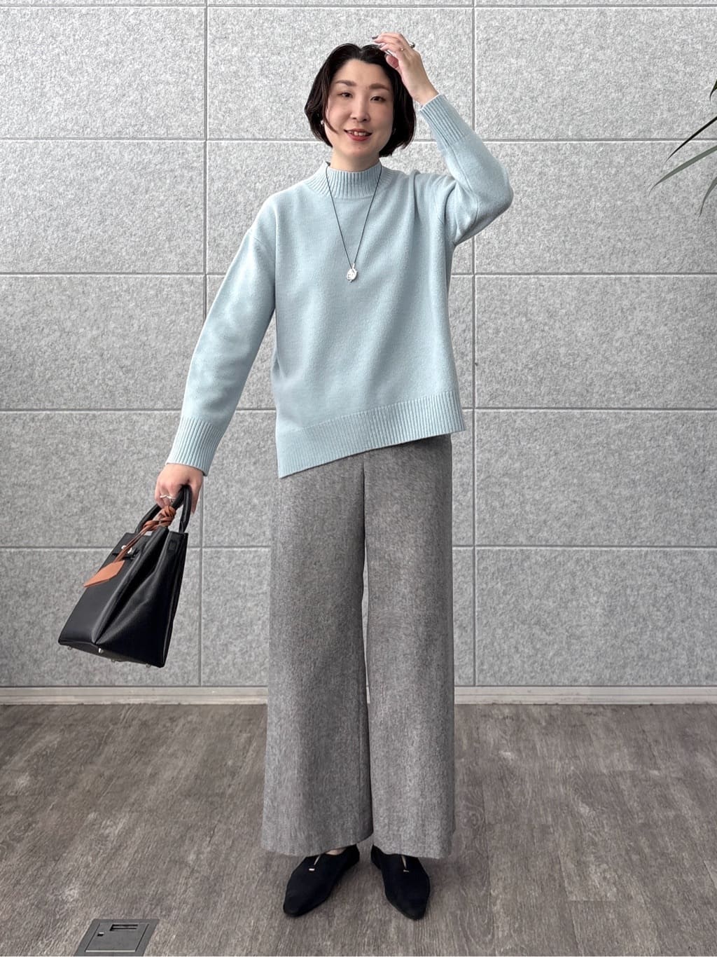 yuriさんの「INDIVI｜【褒められパンツ／ウール混】ウォームウール ワイドパンツ」を使ったコーディネート