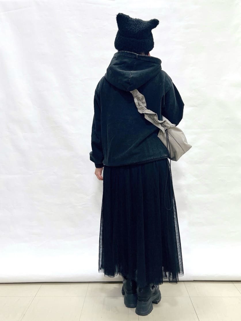 YUIさんの「SHOO･LA･RUE｜【洗濯機可】ポケット付きが嬉しい ケミカル加工フーディ―」を使ったコーディネート
