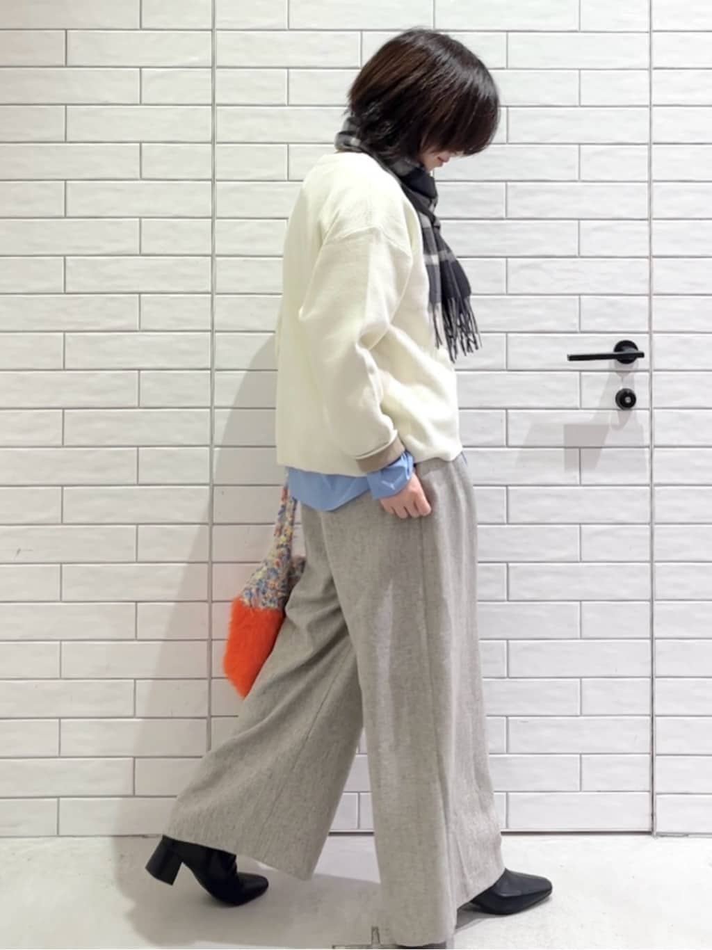 しおりさんの「OPAQUE.CLIP｜サイド編地切替ニットトップス／セットアップ対応【洗濯機OK】」を使ったコーディネート
