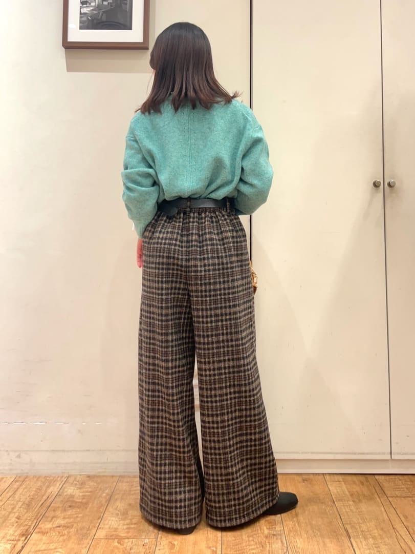 AIRIさんの「SHOO･LA･RUE｜【あったか/S-LL】脚のラインをきれいに魅せる チェック柄ワイドパンツ」を使ったコーディネート