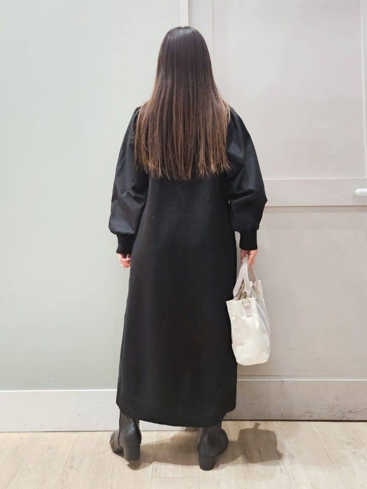 maiさんの「grove｜一枚で華やぐ、袖布帛ケーブルニットワンピース」を使ったコーディネート