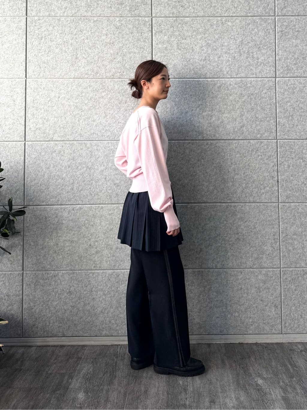 uchi__yamaさんの「CODE A｜V pullover knit」を使ったコーディネート