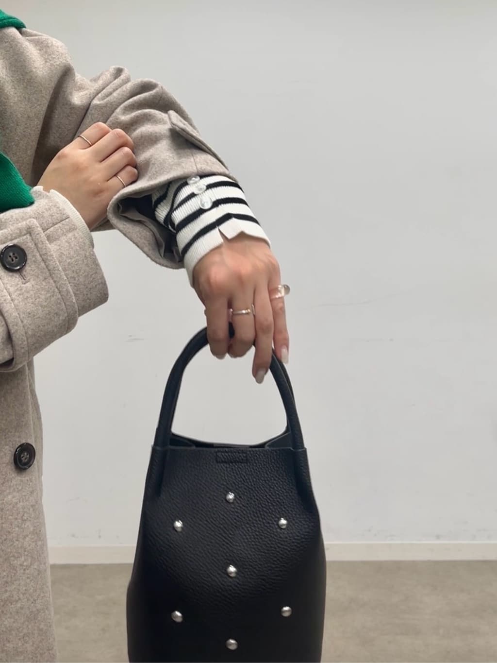cotaniさんの「SHOO･LA･RUE｜【洗える/毛玉レス】表面がきれいなVネックカーディガン」を使ったコーディネート