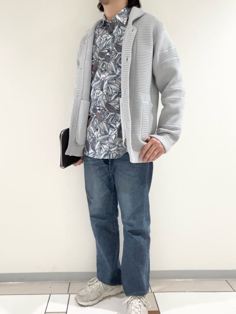 及川さんの「TAKEO KIKUCHI｜畦編みチェック ニットカーディガン」を使ったコーディネート