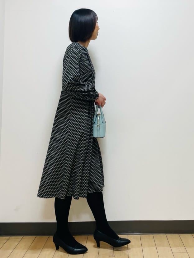Riiさんの「Reflect｜【通勤/お出かけ◎】ジオメプリントクラシカルワンピース」を使ったコーディネート