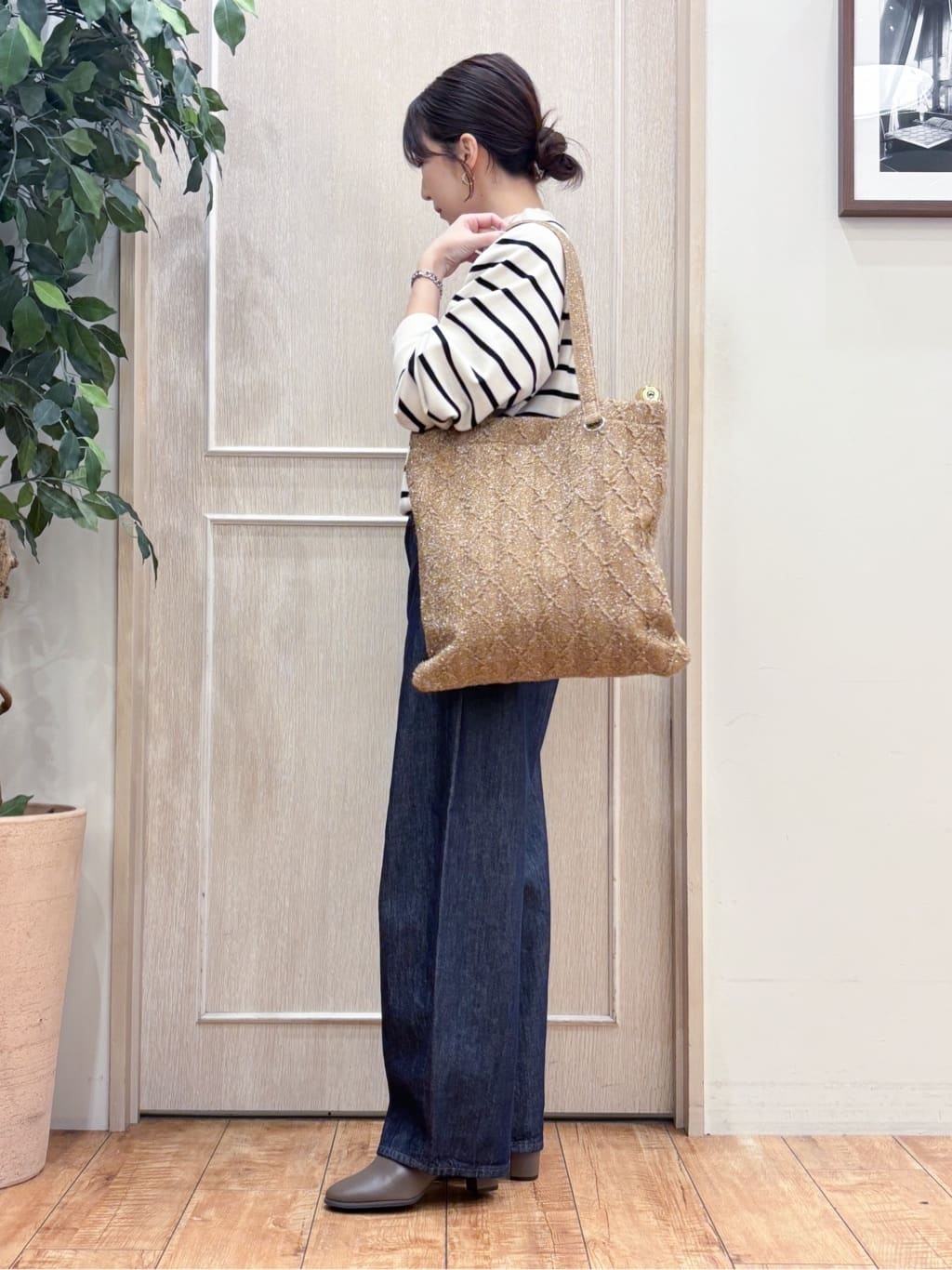 なみさんの「SHOO･LA･RUE｜【SHOO・LA・RUE DENIM/高レビュー】ゆるっと決まる こなれカーブデニムパンツ」を使ったコーディネート