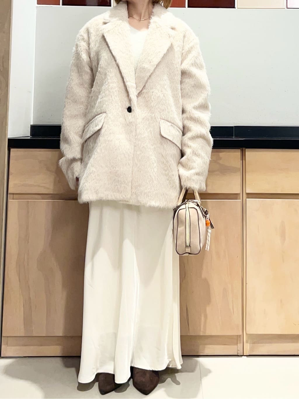 かのさんの「THE SHOP TK｜纏うだけで大人上品 シャギーチェスターハーフコート」を使ったコーディネート