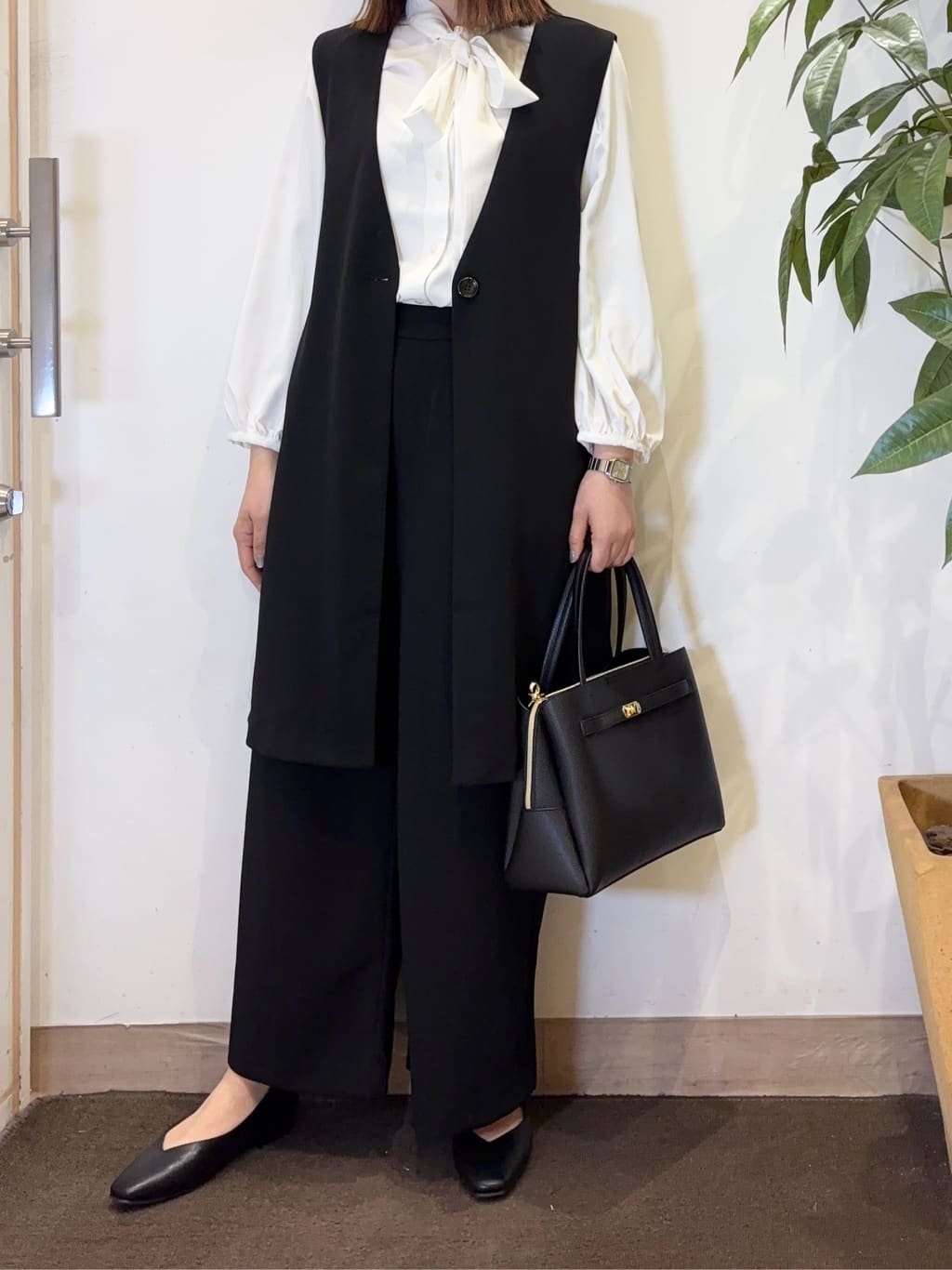 宗形さんの「SHOO･LA･RUE｜【洗濯機可/セットアップ可/S-3L】きちんと楽に。カットジョーゼット ロングジレ」を使ったコーディネート