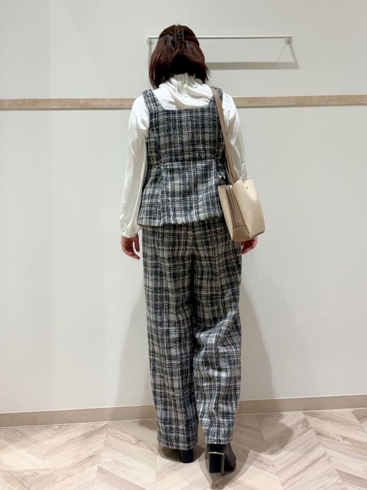 c_h_i_k_aさんの「SHOO･LA･RUE｜【洗濯機可】上品で華やか スタンドフリルブラウス」を使ったコーディネート