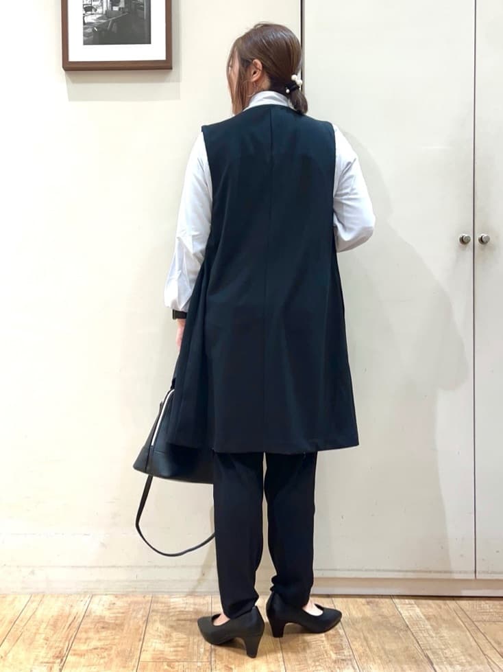 harusakuさんの「SHOO･LA･RUE｜【洗濯機可/セットアップ可/S-3L】きちんと楽に。カットジョーゼット ロングジレ」を使ったコーディネート
