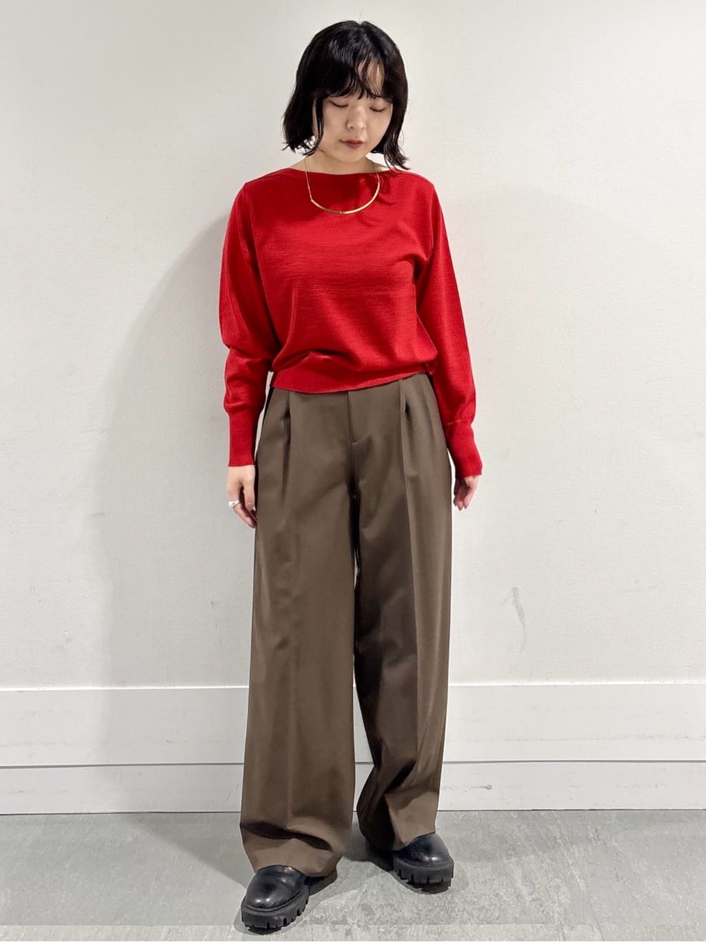 モエカさんの「UNTITLED｜【アンサンブル可/洗える】シルクウールカシミヤ ドルマンスリーブニット」を使ったコーディネート