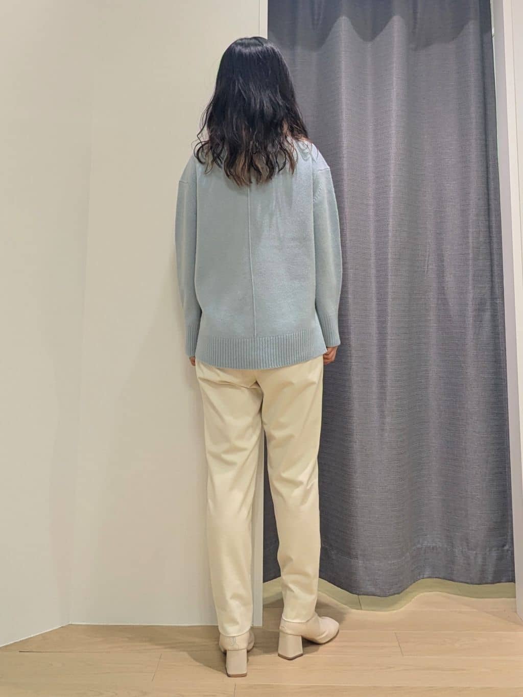 miiさんの「INDIVI｜【冬ニット人気NO．1！／カシミヤ混】ミドルゲージハイネックニット」を使ったコーディネート