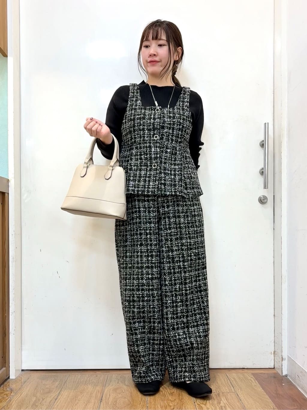 だいわさんの「SHOO･LA･RUE｜【絶妙なゆるピタ/洗濯機可】ちくちくしにくい リブハイネックやわらかニット」を使ったコーディネート
