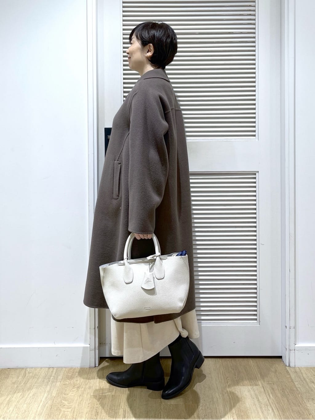 Miyazakiさんの「Dessin｜ウールカシミヤVネック」を使ったコーディネート