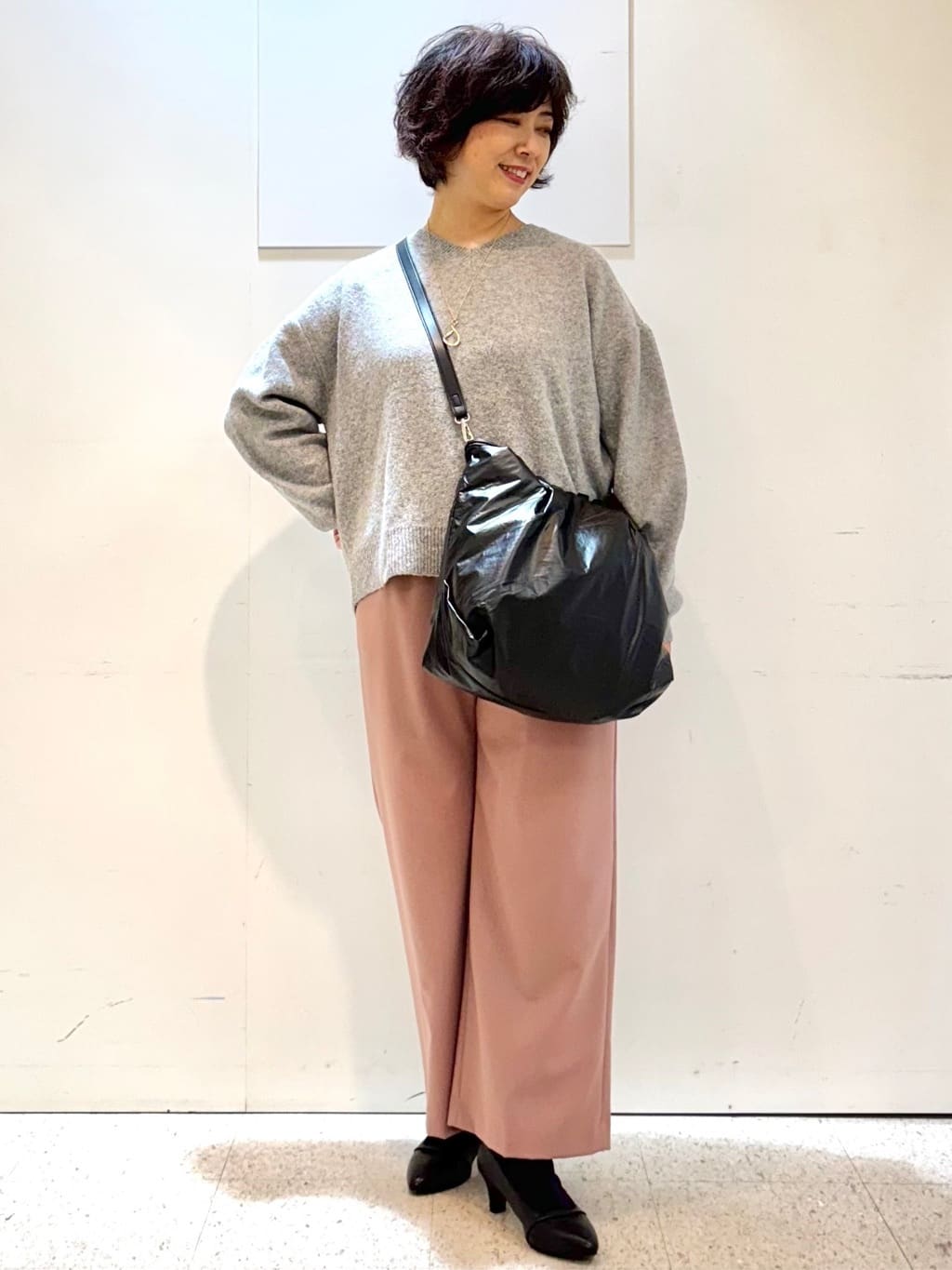 ヤスコさんの「Reflect｜【選べる5色／ゆったりシルエット】Vネックスパンコールニット」を使ったコーディネート