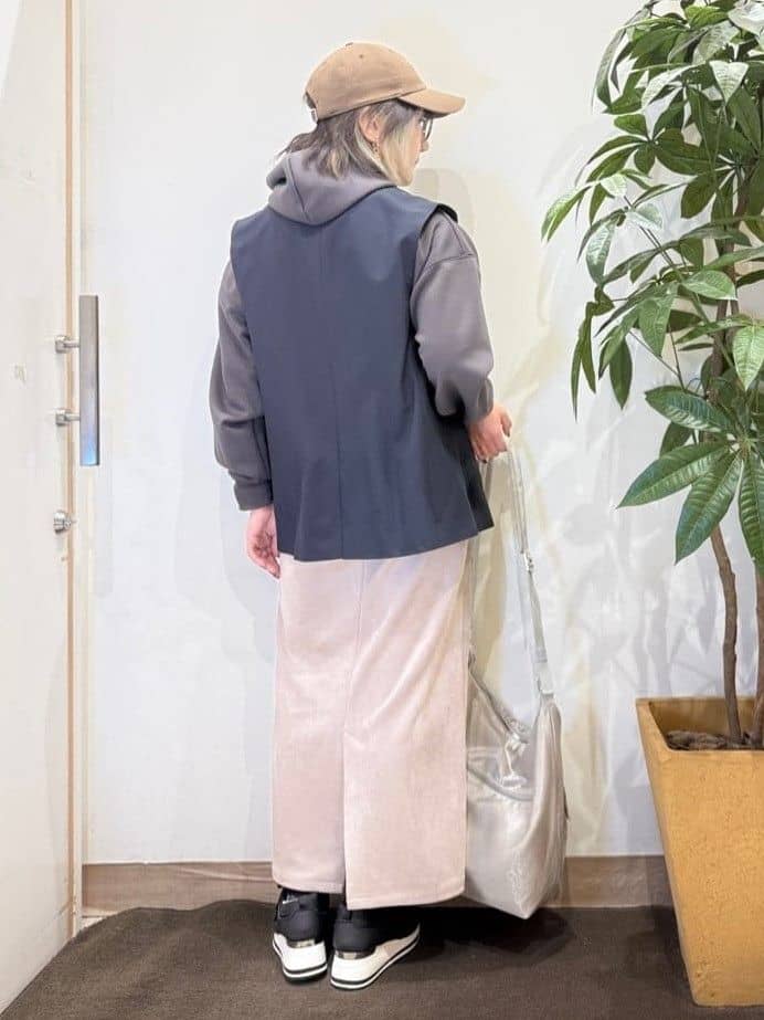misakiさんの「SHOO･LA･RUE｜【セットアップ可/S-LL/なめらかタッチ】選べる3柄 ロゴ入りプルパーカ」を使ったコーディネート