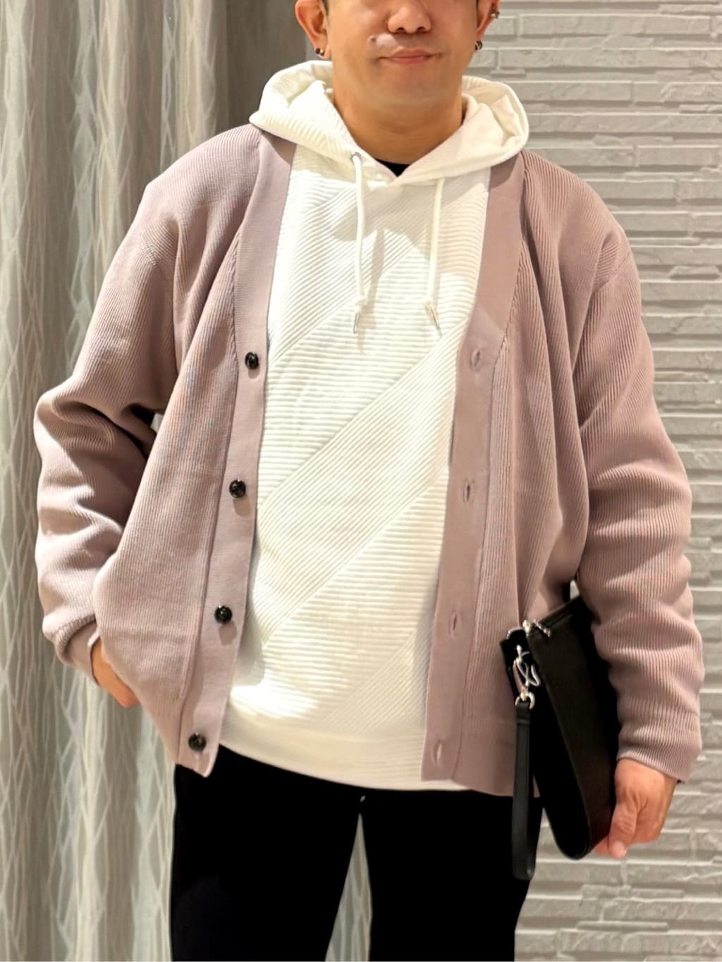 Pーyamaさんの「THE SHOP TK｜【季節の変わり目に最適】ニットカーディガン ドライタッチ／軽量」を使ったコーディネート