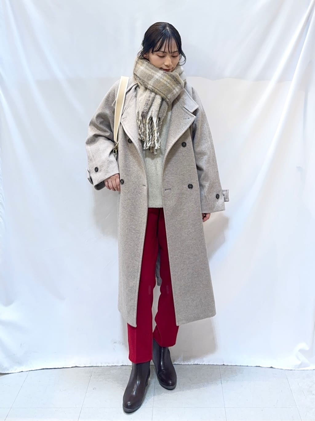 𝐇𝐢𝐫𝐨𝐦𝐢さんの「SHOO･LA･RUE｜【洗濯機可/S-LL】美脚見え あったか裏起毛 テーパードパンツ」を使ったコーディネート