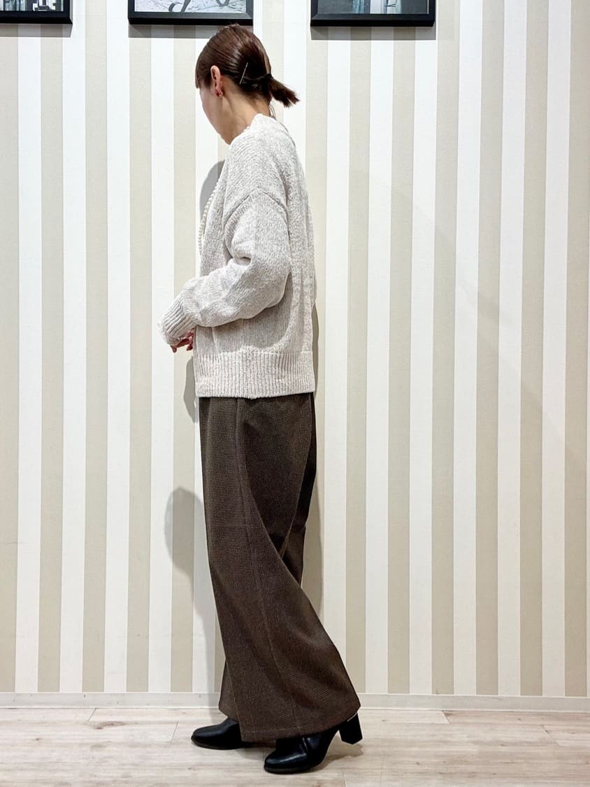 まつこさんの「SHOO･LA･RUE｜【S-LL】ほんのりラメで女性らしい ベロアモールモックネックニット」を使ったコーディネート