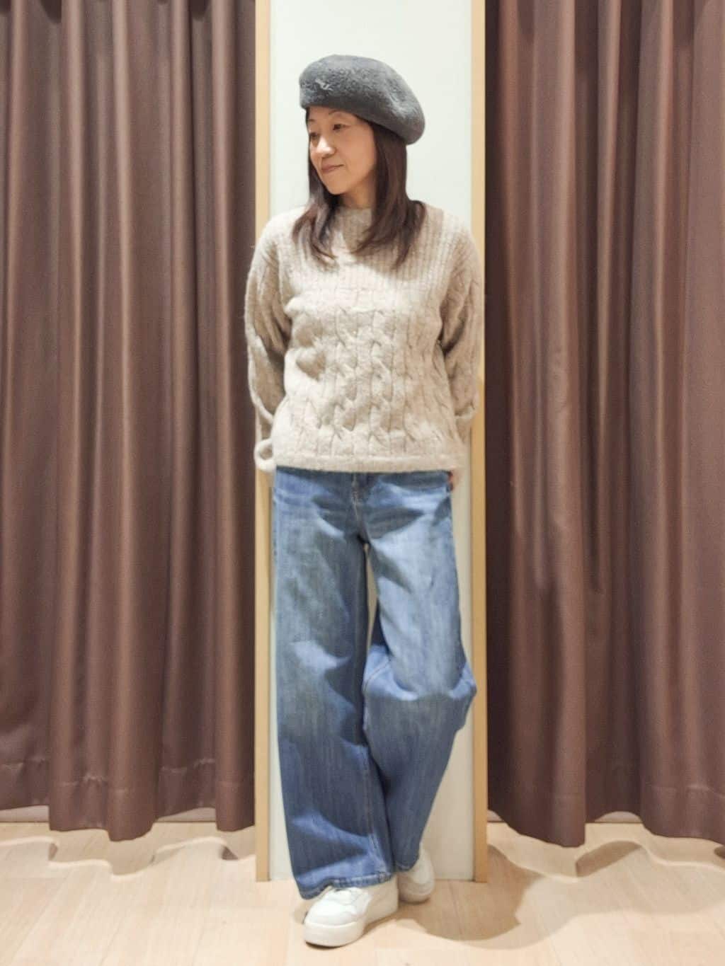 ウタさんの「grove｜ふんわり包み込む ケーブルボートネックニット」を使ったコーディネート