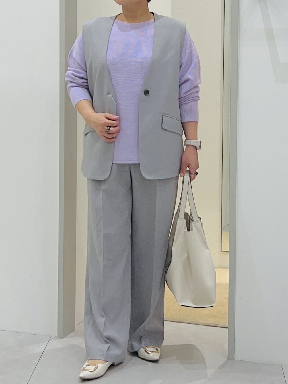 タナさんの「THE SHOP TK｜【通勤にもカジュアルにも】CAVIAN ジレ/セットアップ可」を使ったコーディネート
