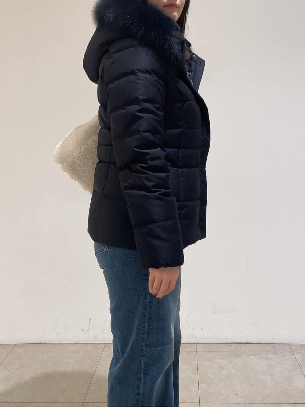 emikaさんの「INDIVI｜【名品／撥水／抗菌防臭】ショート丈リサイクルダウンコート」を使ったコーディネート