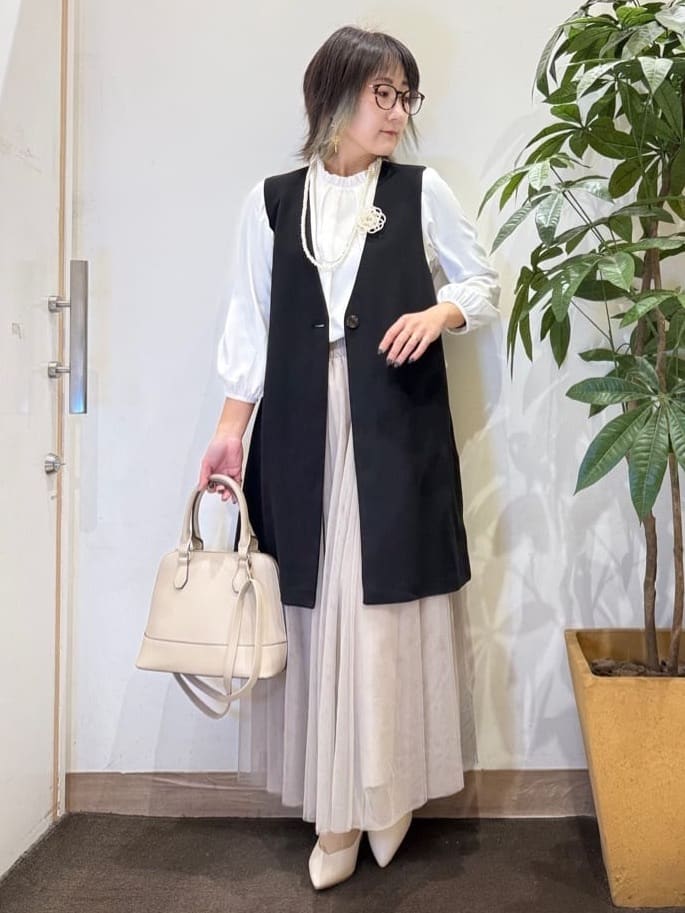 misakiさんの「SHOO･LA･RUE｜【洗濯機可/セットアップ可/S-3L】きちんと楽に。カットジョーゼット ロングジレ」を使ったコーディネート
