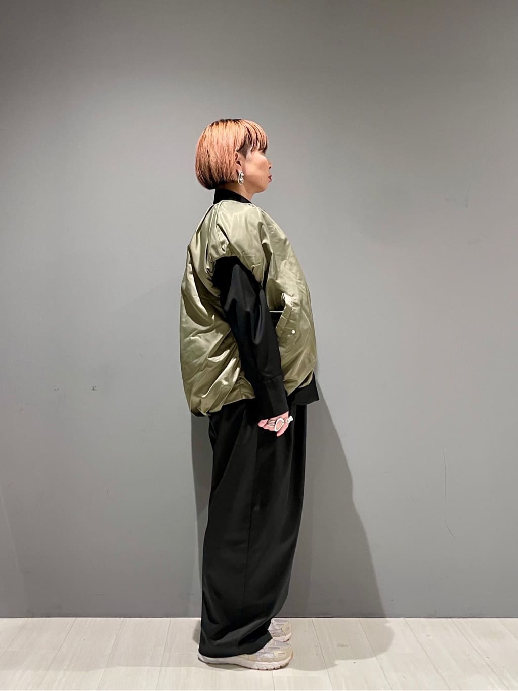 KOUさんの「INDIVI｜シャインテーパードサロペット」を使ったコーディネート