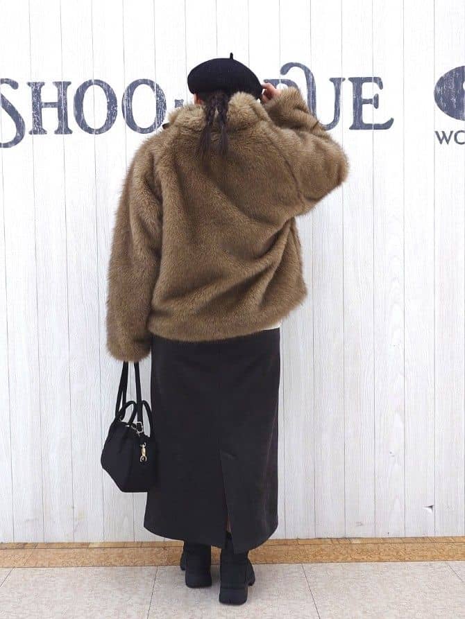 とろろさんの「SHOO･LA･RUE｜【S-LL/洗濯機可】ふわふわがやみつきになる柔らかさ スウェットライクロゴニット」を使ったコーディネート