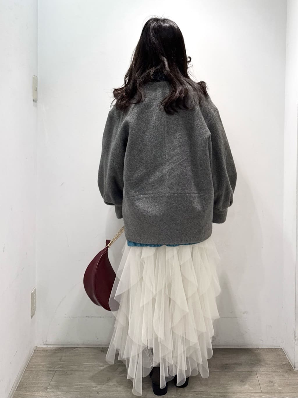yuicciさんの「OPAQUE.CLIP｜ベロア&times;ゴールドメタル縁取りスクエアピアス」を使ったコーディネート