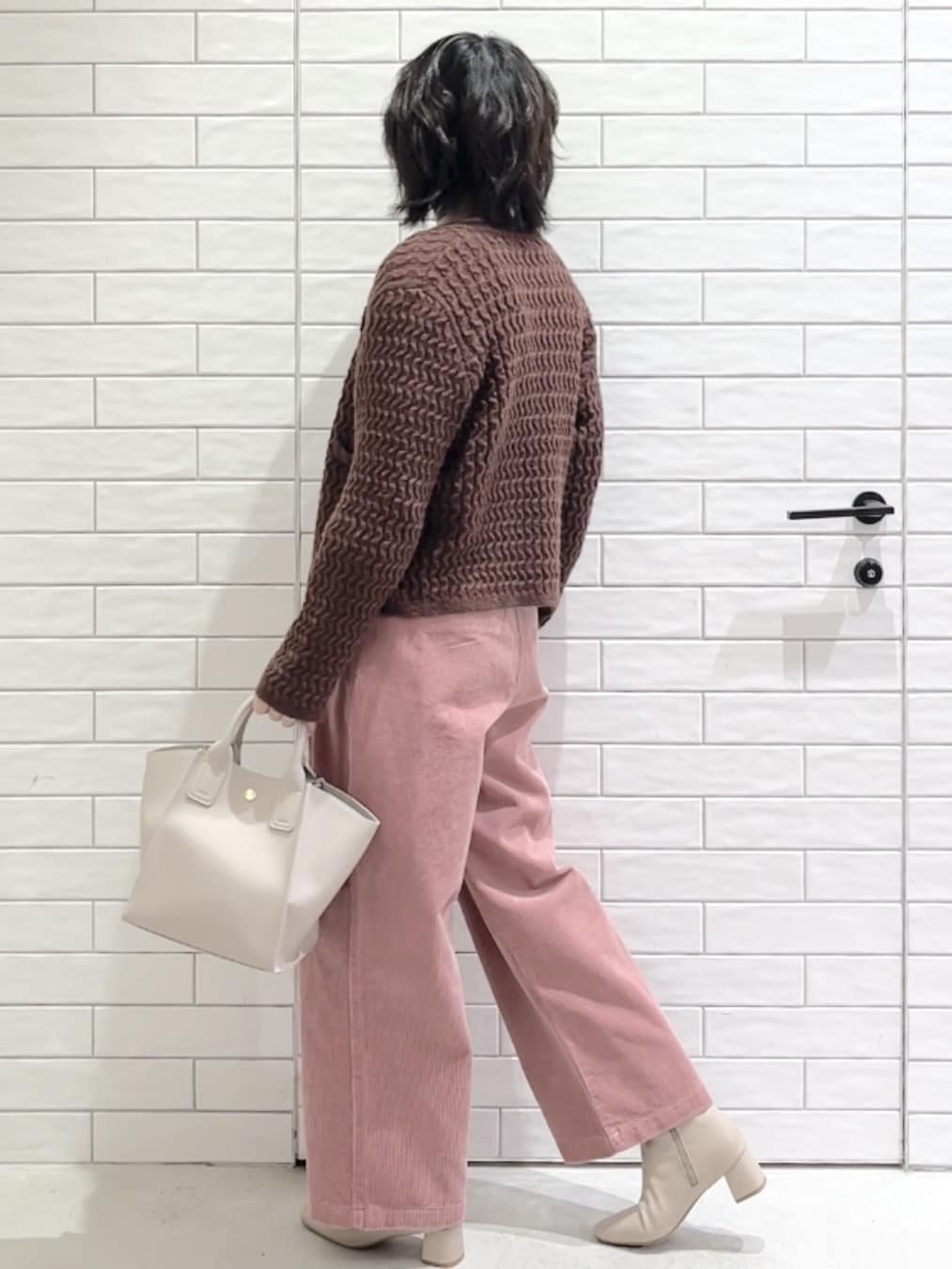 しおりさんの「OPAQUE.CLIP｜モヘヤタッチケーブル金ボタンカーディガン【洗濯機OK】」を使ったコーディネート