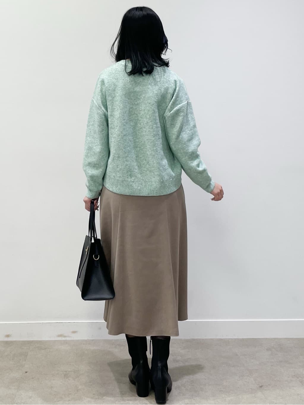 yukariさんの「Reflect｜【選べる5色／ゆったりシルエット】Vネックスパンコールニット」を使ったコーディネート